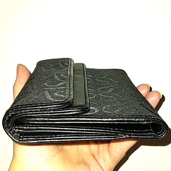 ☆NWOT☆Large SIMPLY VERA~VERA WANG Black Trifold 2 Snap Multifunctional Wallet☆ - Picture 5 of 16